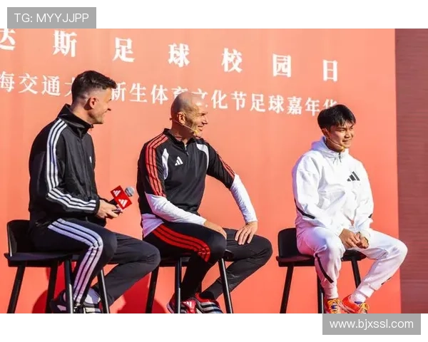 全球足球明星同框合影高清盛宴展现足坛魅力与友谊的瞬间